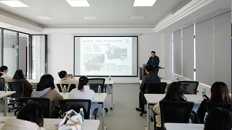 共建實踐和研發創新基地  為培養高層次復合應用型人才共同努力